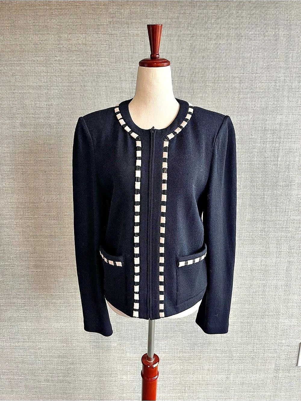 St. John Collection Front  Zip  Jacket Trimmed in Cream Size 8